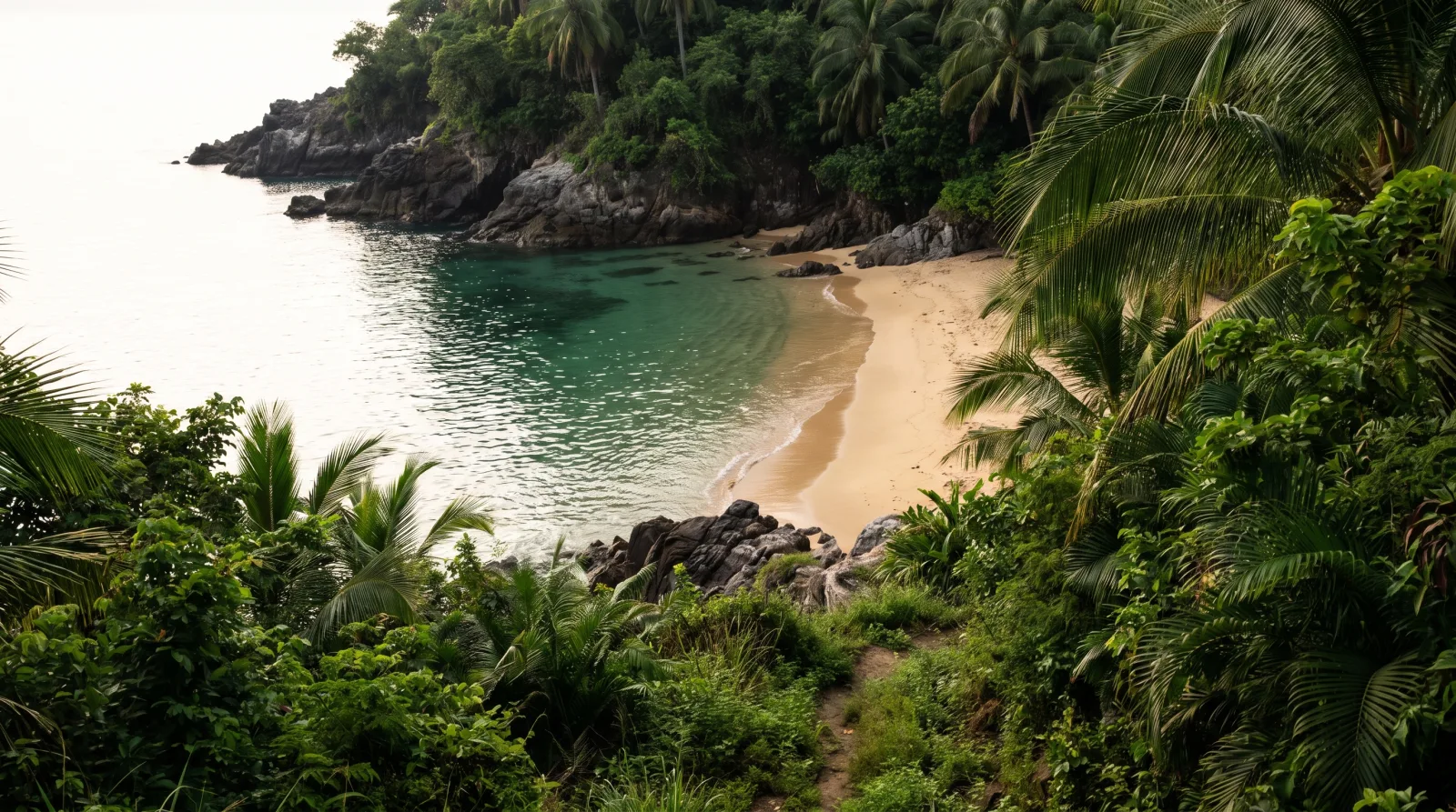 Playa Esmeralda: 200 metros de arena y nada agendado